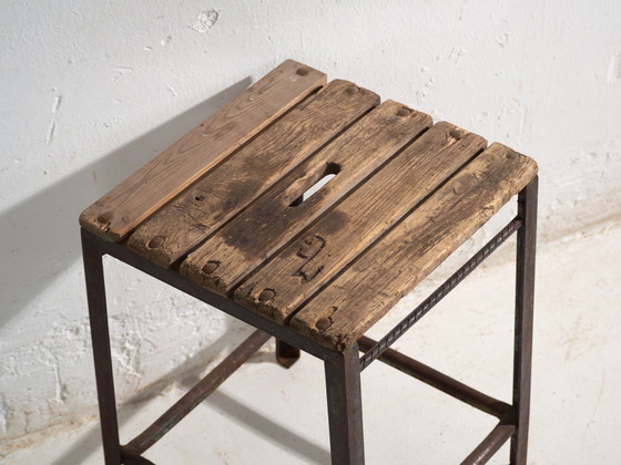 Tabouret industriel ancien en bois de pin et fer – Europe Centrale, circa 1950 – Iron, Industrieel (photo 28 of 40)