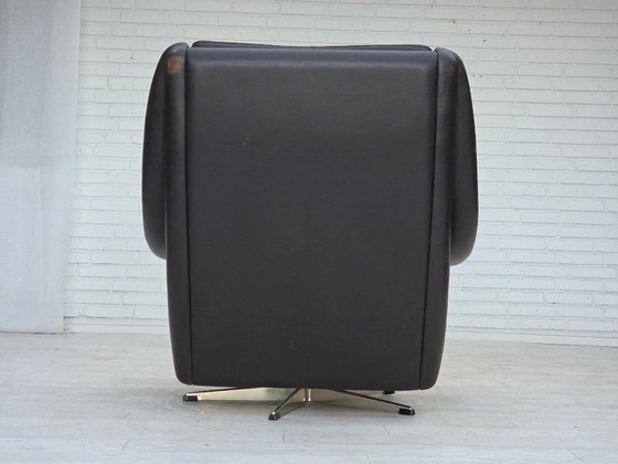 Image 1 of Deense draaibare fauteuil met hoge rugleuning uit de jaren 60 van Aage Christensen, meubelleer