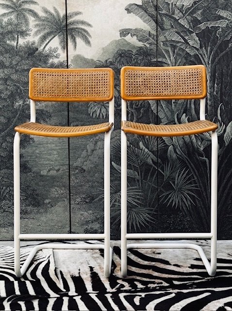2 Barkrukken in style Marcel Breuer voor Thonet webbing met wit metalen onderstel
