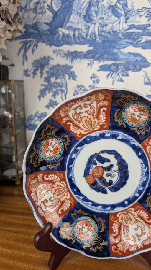 Signed Imari porcelain plate with late 19th century Japanese art nouveau decoration