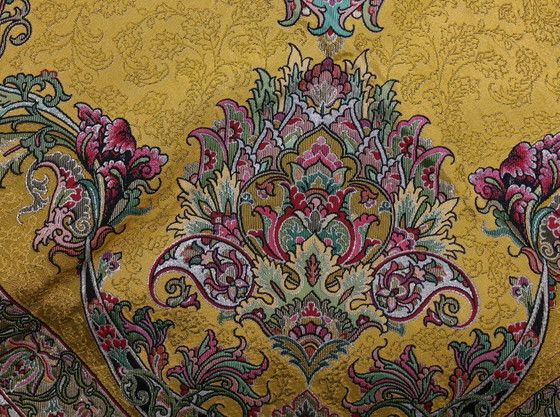 Image 1 of Oosters handgemaakt tafelkleed, zeer fijn vervaardigd uit zijden draden, 100 x 100 cm