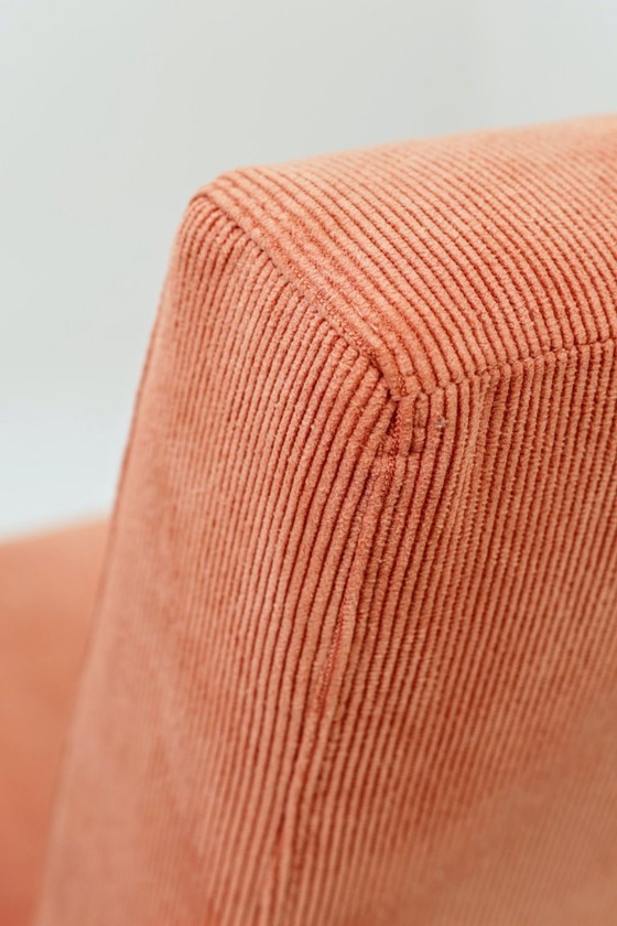 Image 1 of Poltrona in velluto a coste rosso corallo in stile moderno di metà secolo, disegnata da H.Lis.