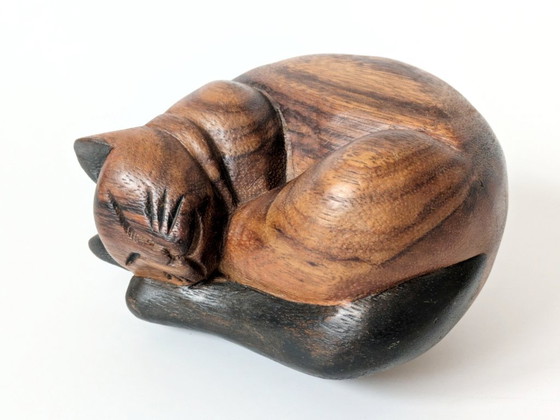 Image 1 of Figurine de chat siamois endormi à crinière de main | Teck milieu du siècle