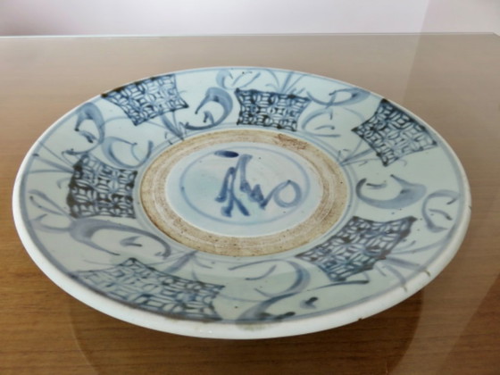 Image 1 of Ancien plat en porcelaine de Chine, dynastie Ming, Swatow, Zhangzhou, fin XVIIème