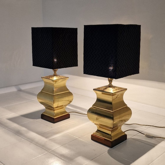 Image 1 of Paar grote Italiaanse Regency stijl tafellampen - Messing en hout met zwarte kappen