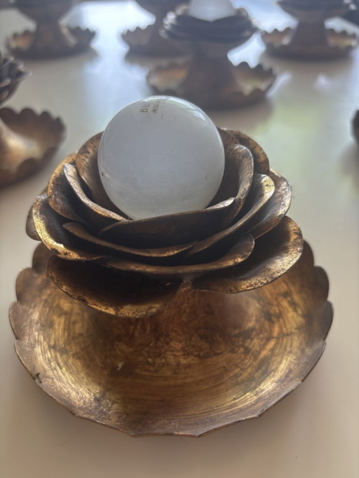 9 originale 70er-Jahre Water-Lily Wand-/Deckenlampen – Seerosen aus Goldmetall