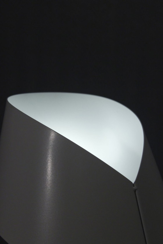 Image 1 of Lampada vintage "Ribbon" in metallo piegato laccato bianco, disegnata da Claire Norcross & Habitat