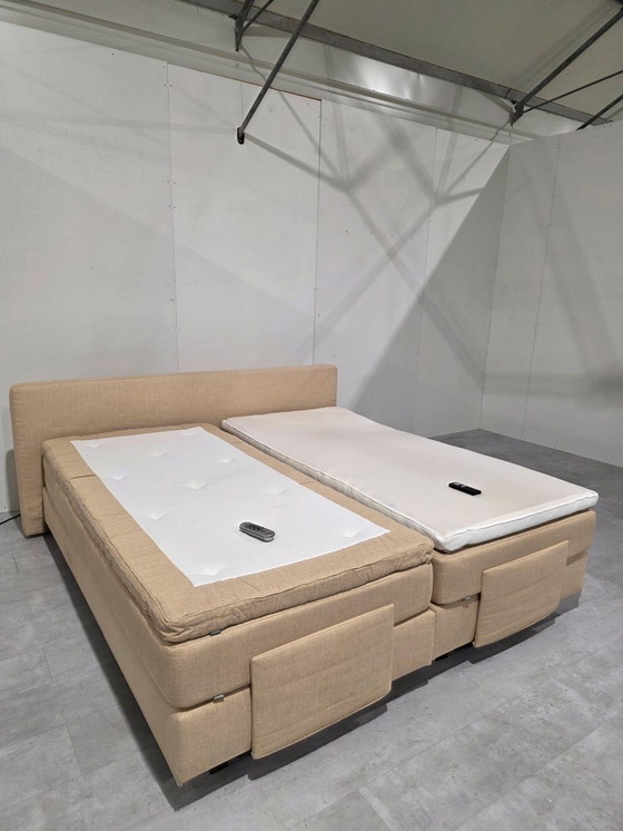 Image 1 of Auping Kiruna, Luxe Boxspring, volledig Electrisch , wireless bedieningen, 2-motorig, incl nette Auping matrassen +toppers