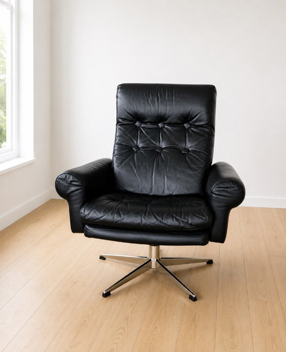Fauteuil pivotant vintage danois en cuir noir, milieu du siècle, années 1970 – Leather (photo 2 of 13)