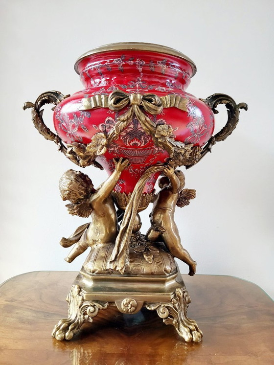Image 1 of Imponente jardiniere in bronzo con putti in stile barocco