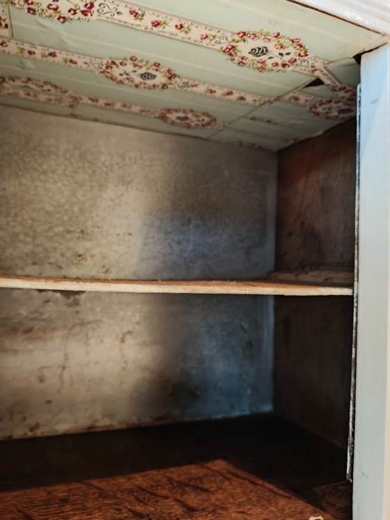 Image 1 of Mobiletto per medicinali in legno d'epoca con ante a specchio