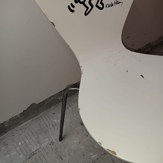 Image 1 of Página 1 de 18 Juego de 4 sillas Keith Haring de Arne Jacobsen para Fritz Hansen