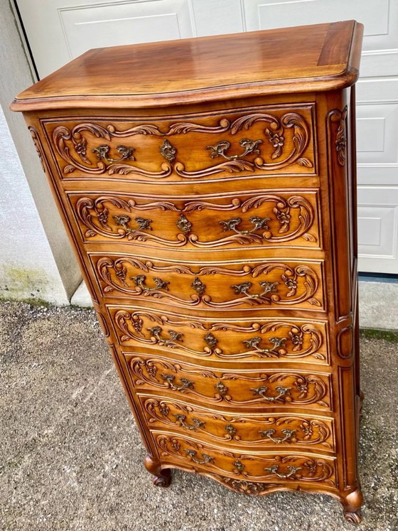 Image 1 of Comò a sette cassetti con incisione in stile Luigi XV