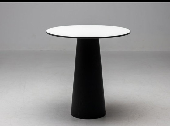 Container-Esstisch von Marcel Wanders – Moooi, Esstische, lamine, Plastic (photo 5 of 7)