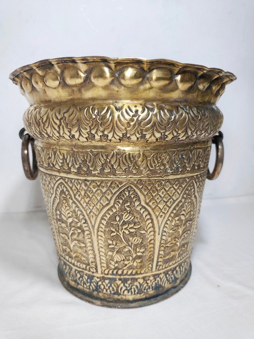 Blumentopf aus Bronze. Spanien, 1980er Jahre.