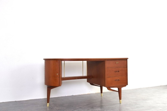Image 1 of Bureau van organisch teakhout uit het midden van de 20e eeuw van Sola Møbler, jaren 60.