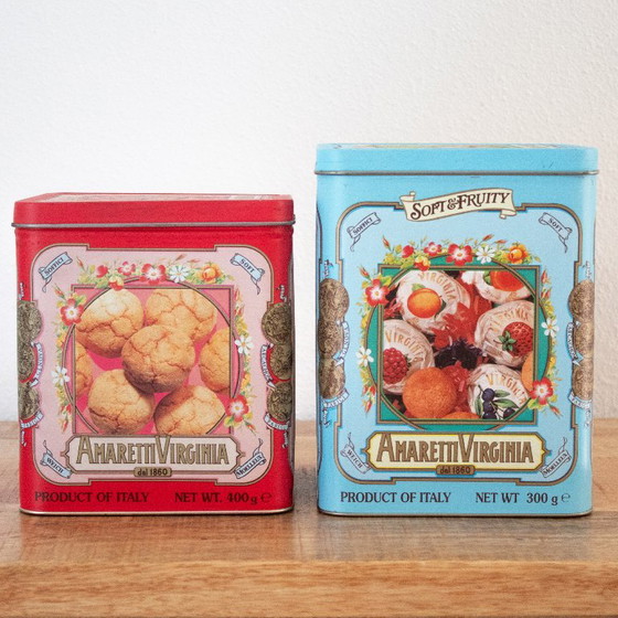 Vintage 90s Amaretti Virginia Italian cookie tins in red and aqua blue – Decorative Objects, Metal (photo 8 of 10)