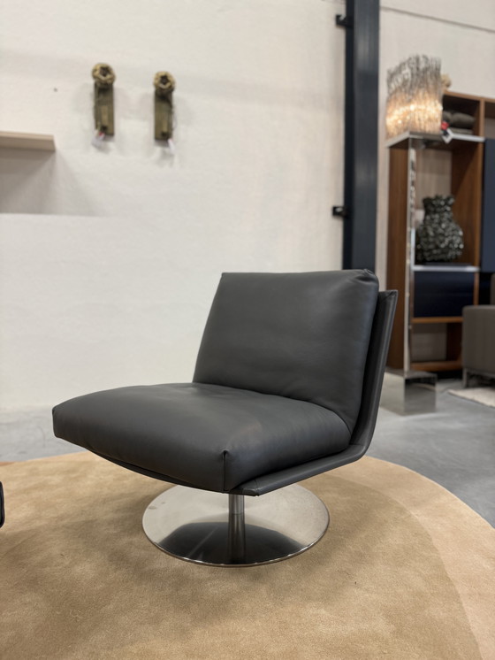 Image 1 of Leolux Kudo Fauteuil Met poef Raffino Shark leer
