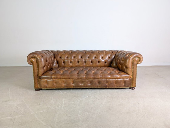 Image 1 of Originele handgemaakte Chesterfield-bank, Engeland 1920, leer, antiek