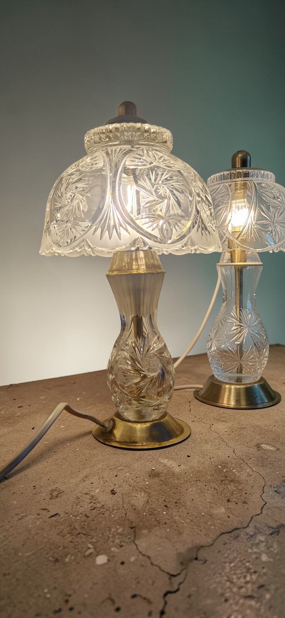 Image 1 of Paire de lampes de table en cristal taillé et laiton doré - Production européenne 1950