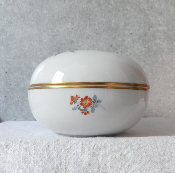 Image 1 of Meissen porseleinen dekseldoos floraal decor gouden rand Ø 13,0 cm 1971 ? 1e keus UK4aeb