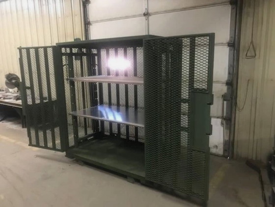 Image 1 of Cassaforte militare originale - Gabbia di sicurezza per beni di alto valore - un pezzo unico che cattura l'attenzione in amb