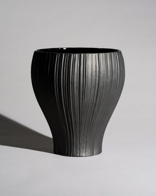 Zeldzame plissé porseleinen noire porseleinen vaas Martin Freyer voor Rosenthal H27cm