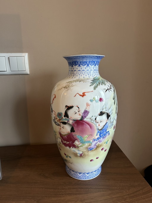 Beautiful Chinese Porcelain Vase - Jingdezhen