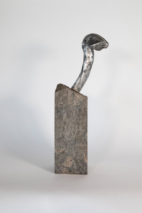 Image 1 of Abstrakte Torsoskulptur auf einem Sockel
