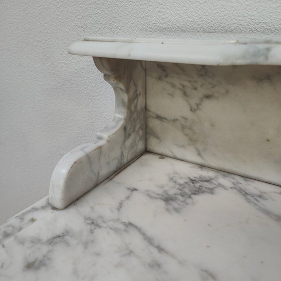 Image 1 of Commode ancienne de salle de bain avec plateau en marbre