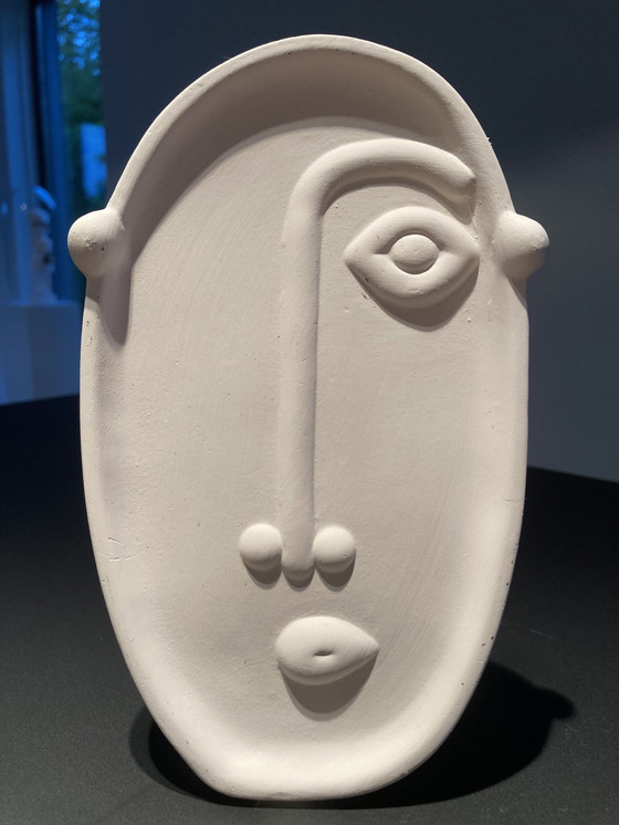 Image 1 of Escultura moderna de rostro estilizado