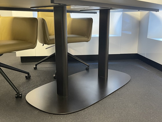 Image 1 of Leolux Toveri Dining tafel keraniek