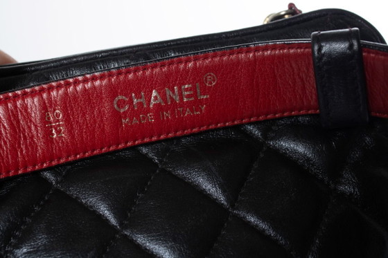 Chanel, vintage heuptasje van gewatteerd leer uit de jaren 90 – Riemtassen, Lambskin (photo 9 of 10)