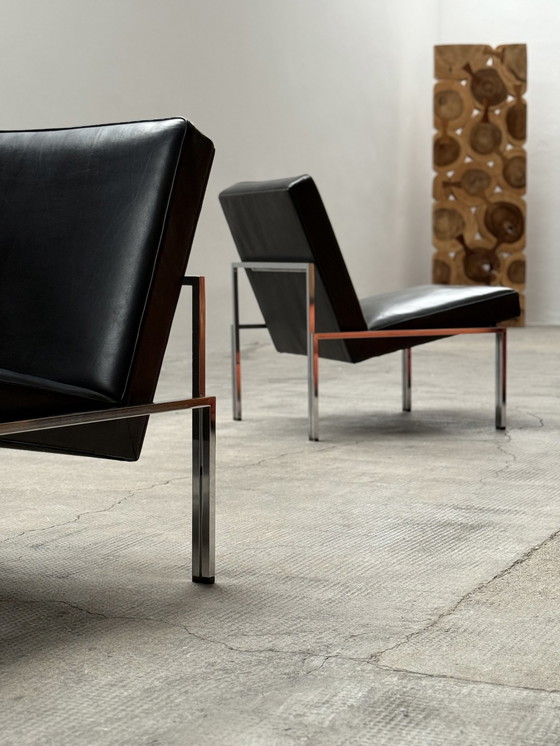 Image 1 of BAUHAUS LUCHTE STOEL ZWART STAAL 1950