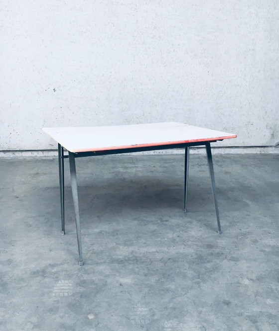 Image 1 of Scrivania di design industriale olandese di Wim Rietveld per Ahrend De Cirkel, Paesi Bassi, anni '60