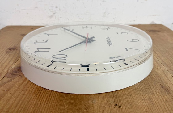 Image 1 of Vintage kantoorwandklok van Elektročas, jaren 90.