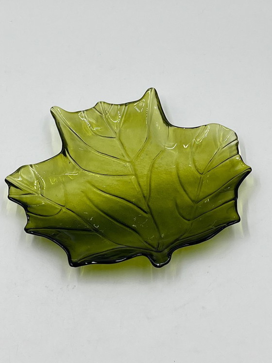 Image 1 of Vassoio portaoggetti vintage in vetro verde a forma di foglia, anni '70
