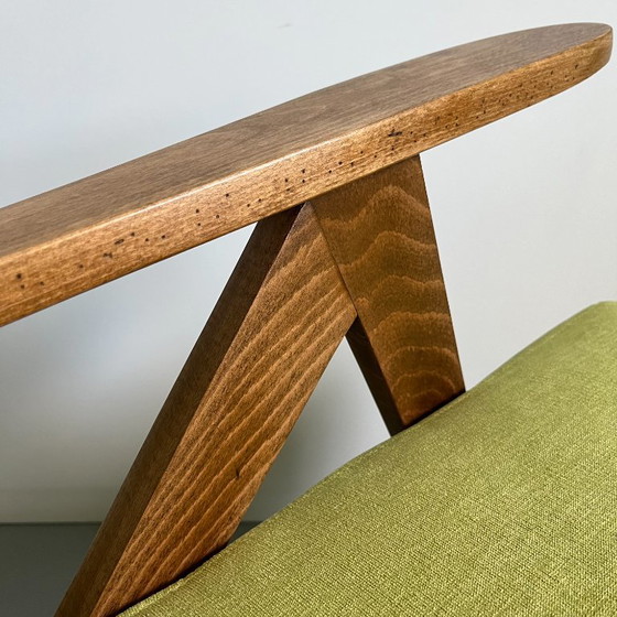Vintage fauteuil in mid-century modern stijl: limoengroene stof, frame van beukenhout. – Wood (photo 6 of 14)