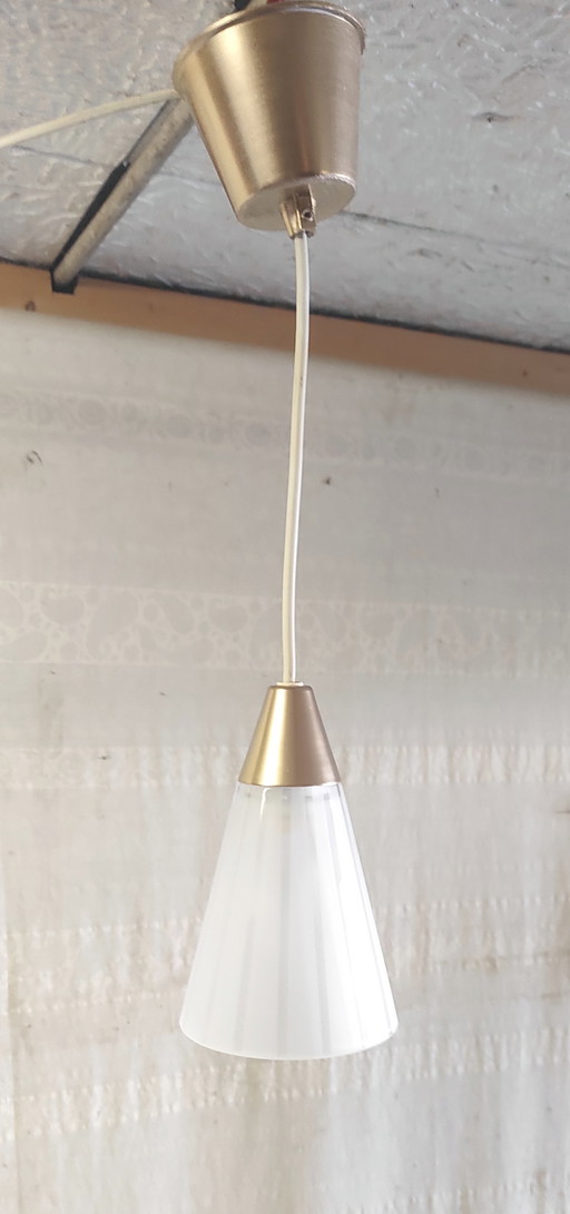 Lampada a sospensione in vetro e metallo dorato della metà del XX secolo. – hanglampen, Glass (photo 2 of 8)
