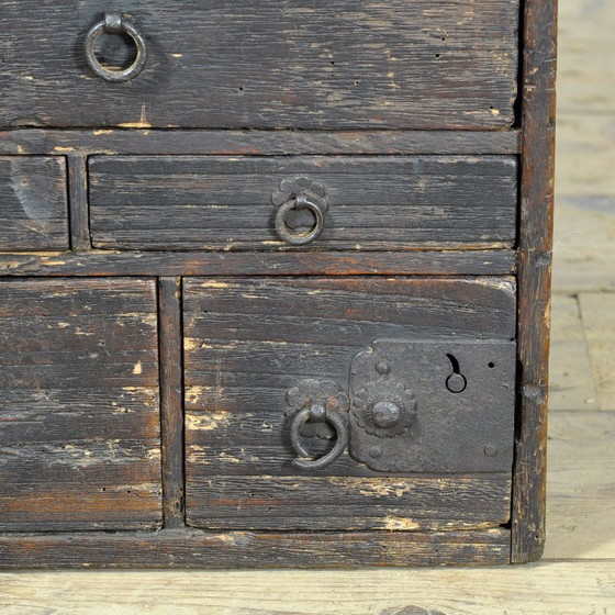 Antique Japanese small chest of drawers, circa 1900 – Iron, Wood (photo 10 of 12)