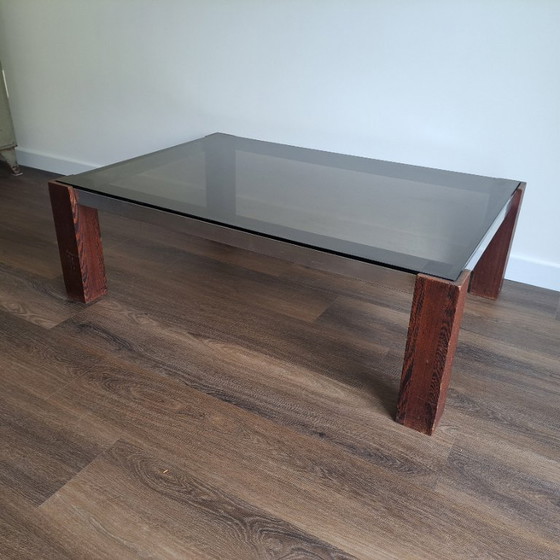 Image 1 of Robusto tavolino vintage con vetro fumé