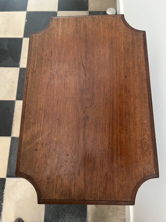 Image 1 of Wunderschöner antiker Beistelltisch aus Eiche – Originalbein