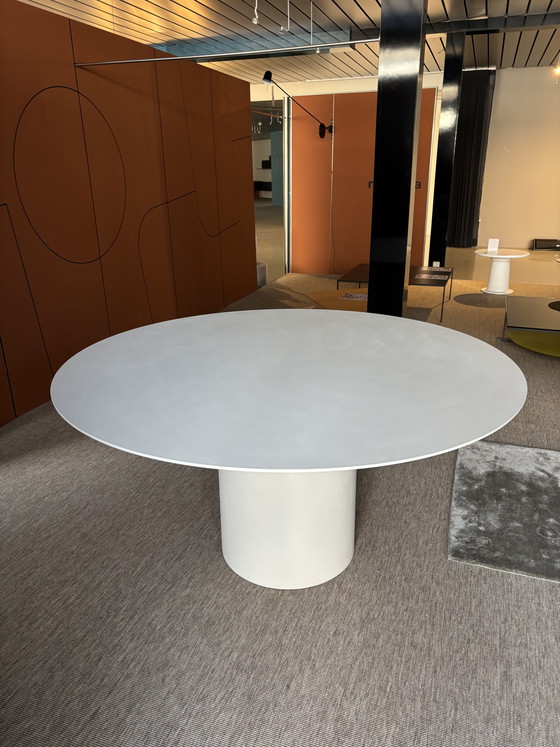 Image 1 of MDF Italia NVL table 150cm kleur kalk matte finish showmodel