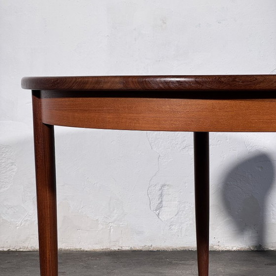 G-Plan Round Extendable Teak Dining Table, 1960s – Wood (photo 18 of 20)