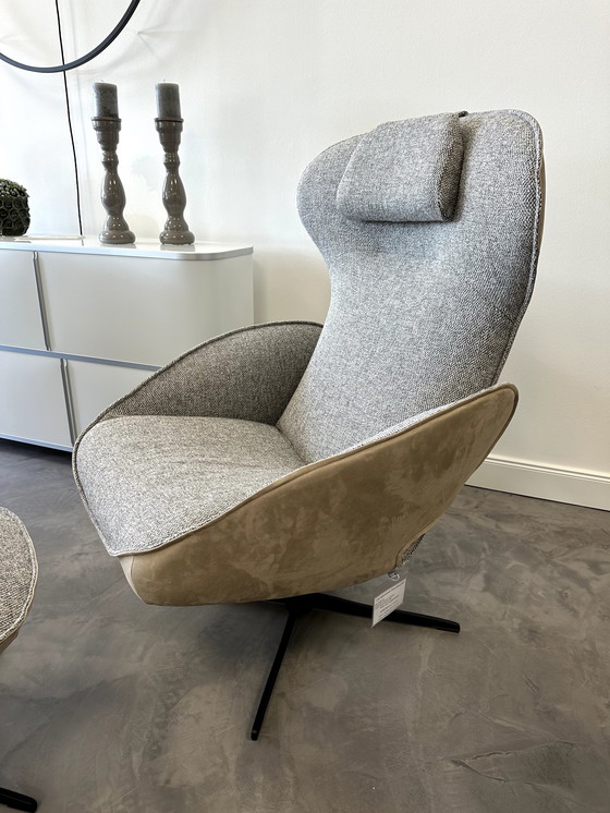 Image 1 of Poltrona Jori con sgabello incluso