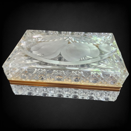 Vintage Franse sieradendoos van diamantgeslepen kristal – goudkleurige rand – circa 1950 (photo 11 of 14)