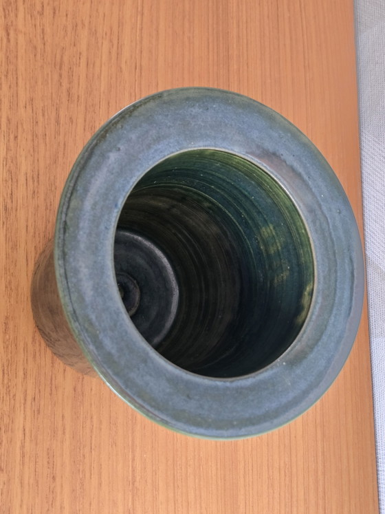 Kasper Mobach Unica Vase Metallic Green – Ceramic (photo 3 of 5)