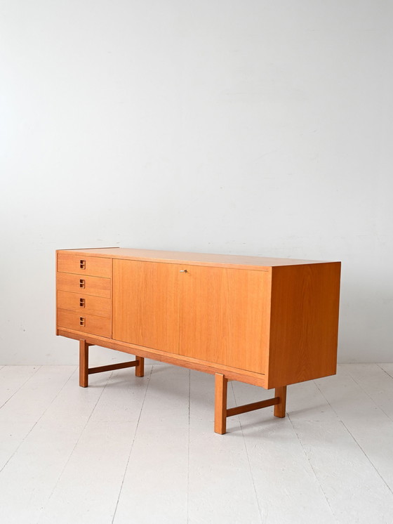Image 1 of Buffet scandinave en chêne vintage avec tiroirs et portes