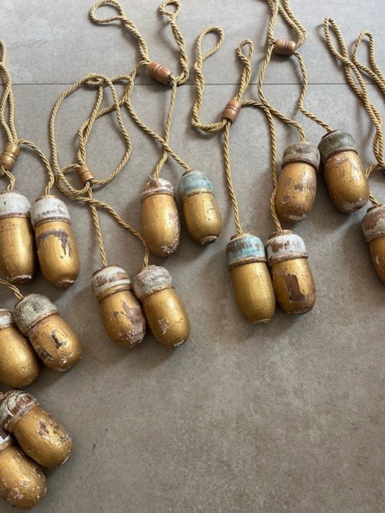 Image 1 of 10 graziosi embrasse classici, ciascuno con due bobine di legno