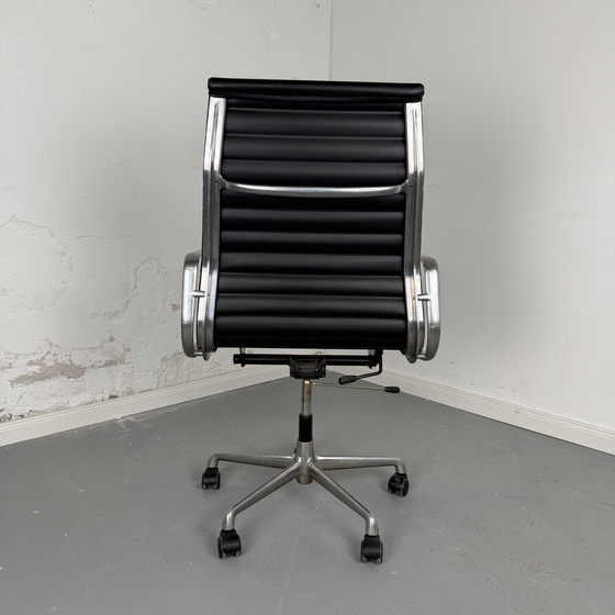 Image 1 of Herman Miller EA 119 - Cuero